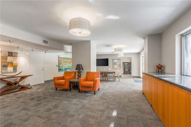 310 W 49th Street 201, Kansas City, MO 64112