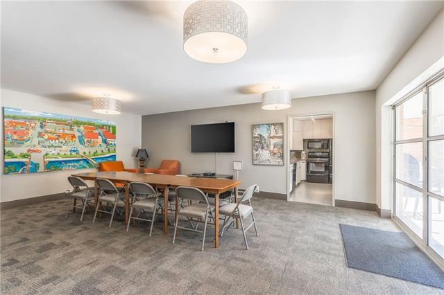 310 W 49th Street 201, Kansas City, MO 64112