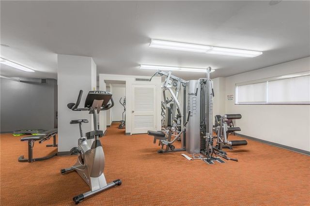 310 W 49th Street 201, Kansas City, MO 64112