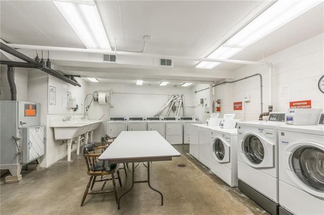 310 W 49th Street 201, Kansas City, MO 64112