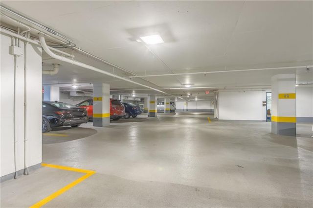 310 W 49th Street 201, Kansas City, MO 64112