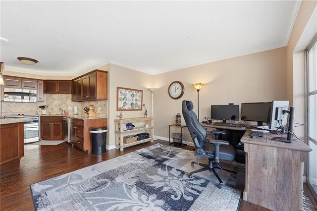 310 W 49th Street 201, Kansas City, MO 64112