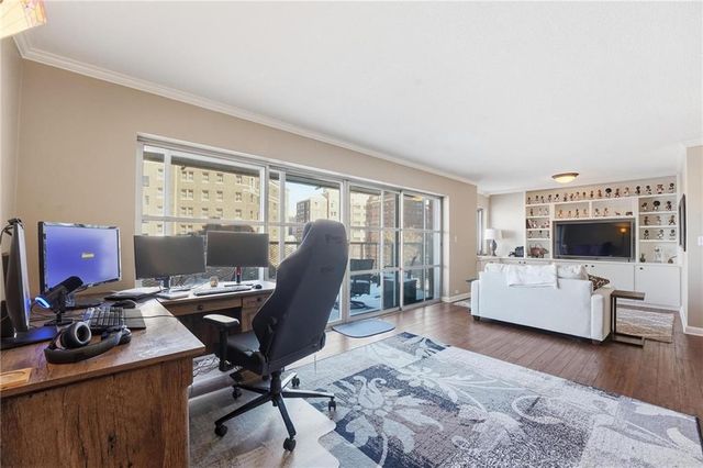 310 W 49th Street 201, Kansas City, MO 64112