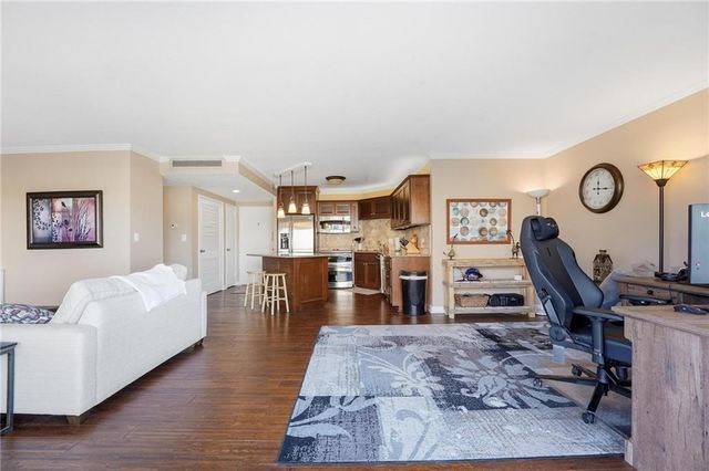 310 W 49th Street 201, Kansas City, MO 64112