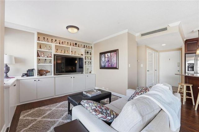 310 W 49th Street 201, Kansas City, MO 64112