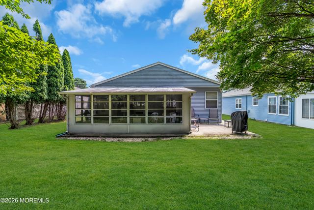 15 Encinitas Drive, Toms River, NJ 08757