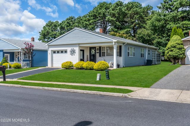 15 Encinitas Drive, Toms River, NJ 08757