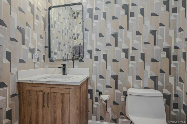 1665 Glenn Road, Southold, NY 11971