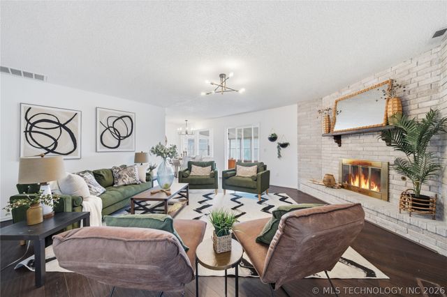 213 S 184th East Avenue, Tulsa, OK 74108