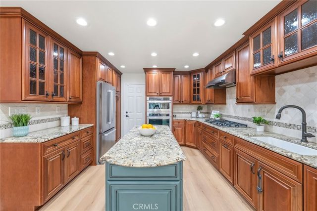 64 Bennington, Irvine, CA 92620