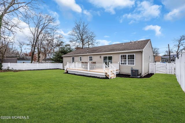 521 Beach Avenue, Beachwood, NJ 08722