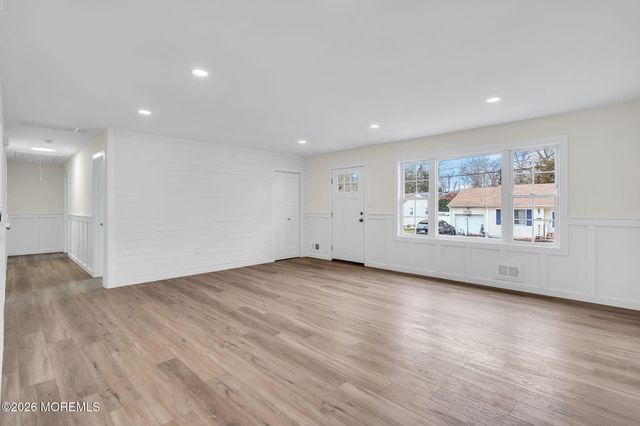 521 Beach Avenue, Beachwood, NJ 08722