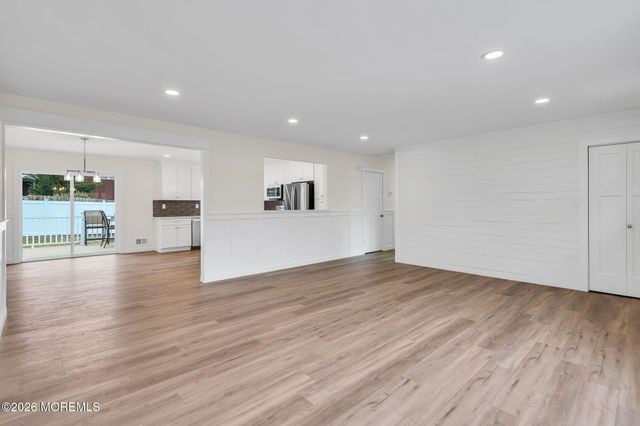 521 Beach Avenue, Beachwood, NJ 08722