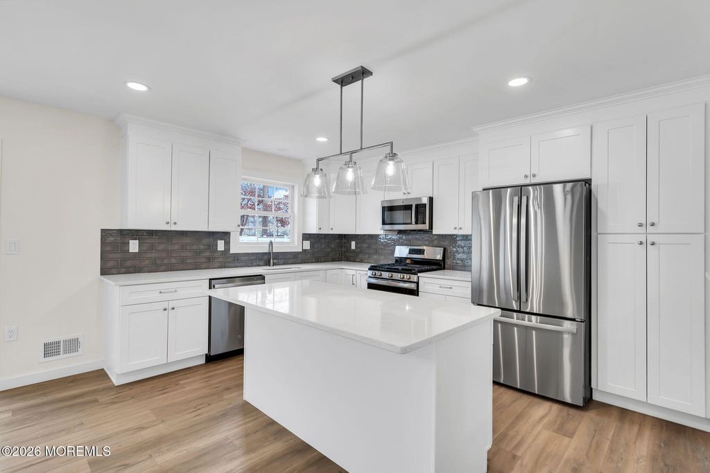 521 Beach Avenue, Beachwood, NJ 08722