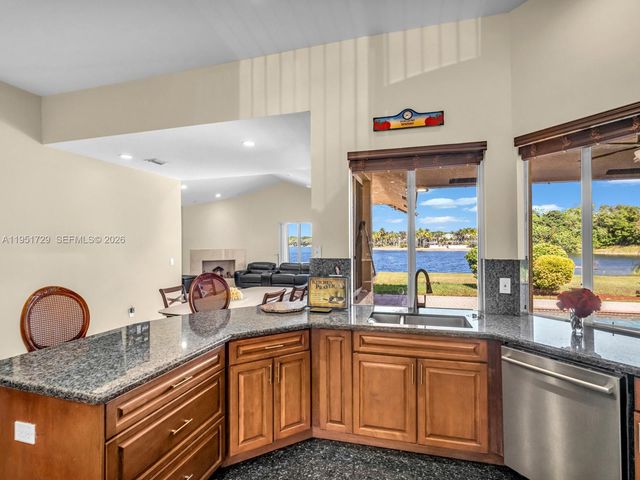 2710 Walkers way, Weston, FL 33331