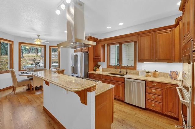 916 Tenderfoot Drive, Larkspur, CO 80118