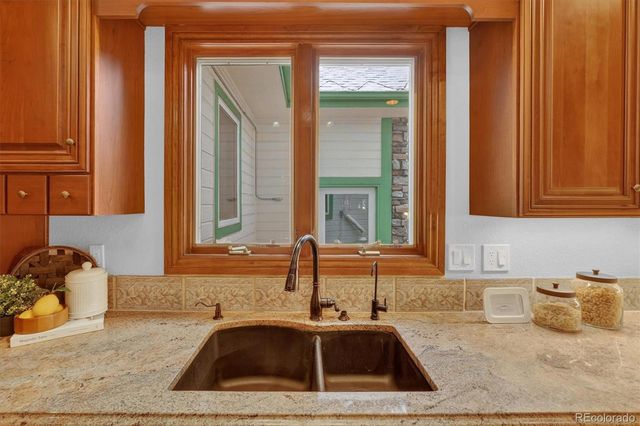 916 Tenderfoot Drive, Larkspur, CO 80118