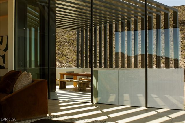 11 Chisel Crest Court, Henderson, NV 89012