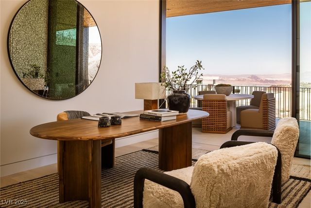 11 Chisel Crest Court, Henderson, NV 89012