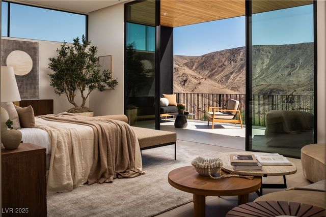 11 Chisel Crest Court, Henderson, NV 89012