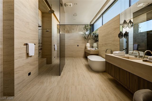 11 Chisel Crest Court, Henderson, NV 89012