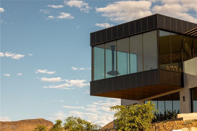 11 Chisel Crest Court, Henderson, NV 89012