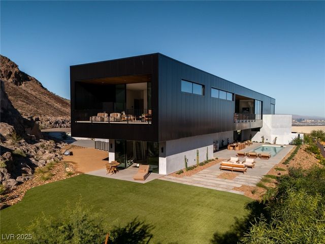 11 Chisel Crest Court, Henderson, NV 89012