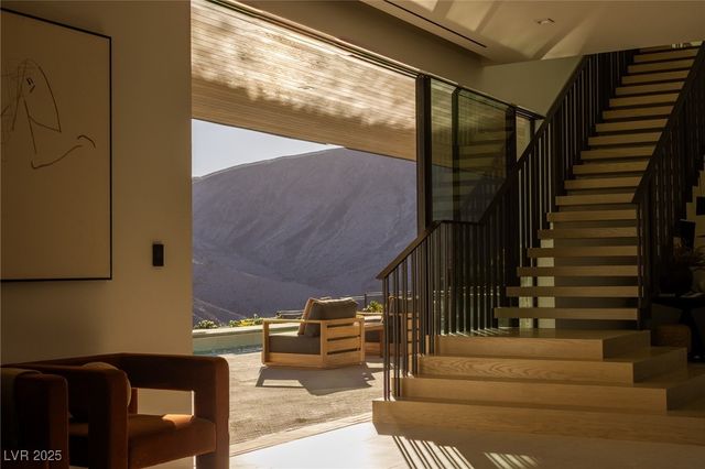 11 Chisel Crest Court, Henderson, NV 89012