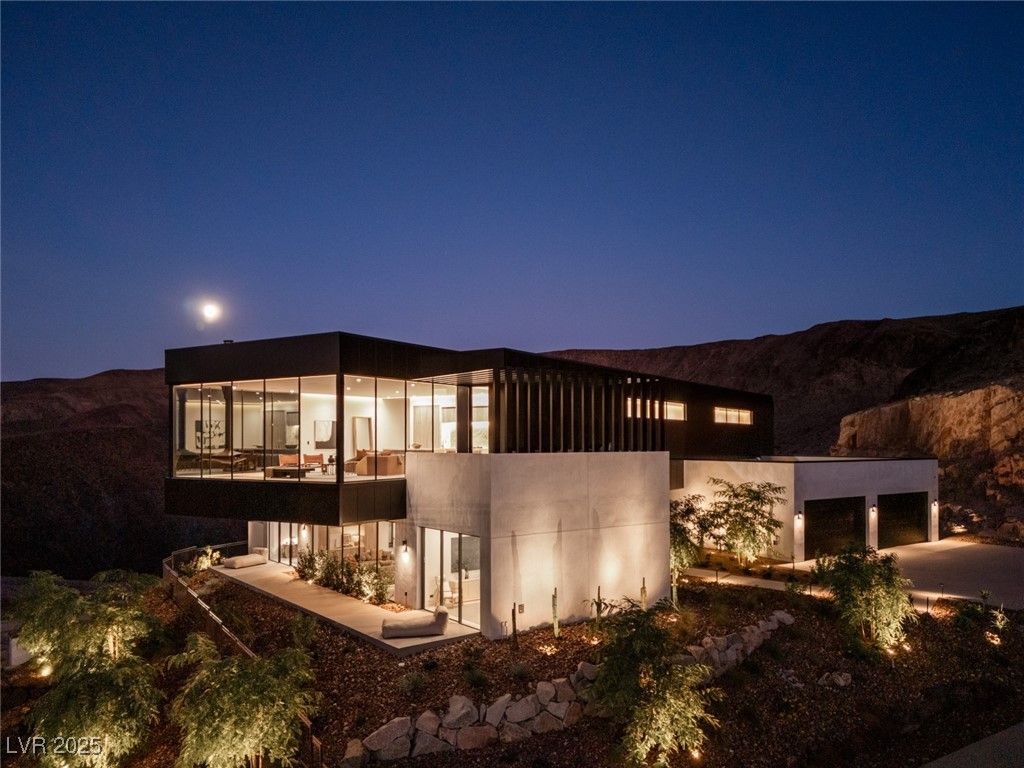 11 Chisel Crest Court, Henderson, NV 89012