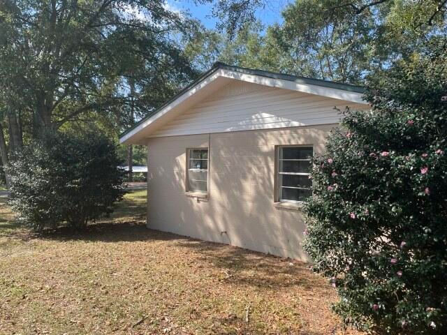 118 Peach Tree Street, Paxton, FL 32538