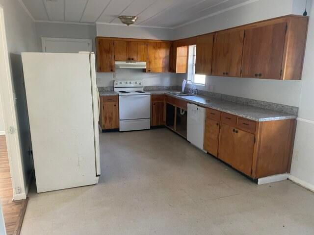 118 Peach Tree Street, Paxton, FL 32538