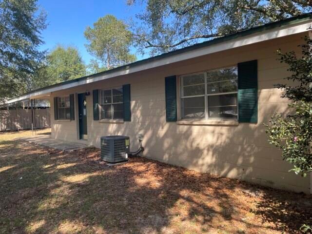 118 Peach Tree Street, Paxton, FL 32538