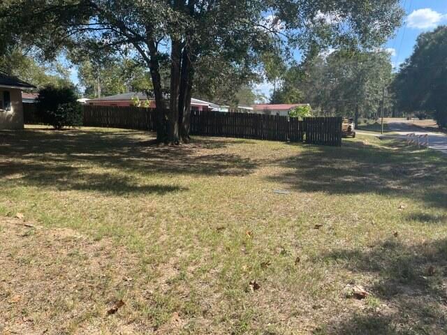 118 Peach Tree Street, Paxton, FL 32538