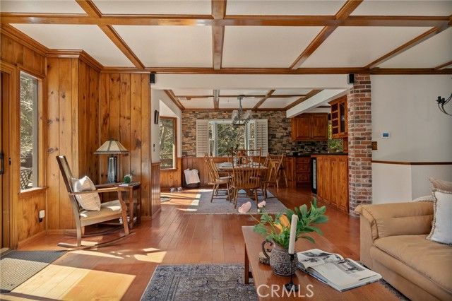 915 Trinity, Lake Arrowhead, CA 92352