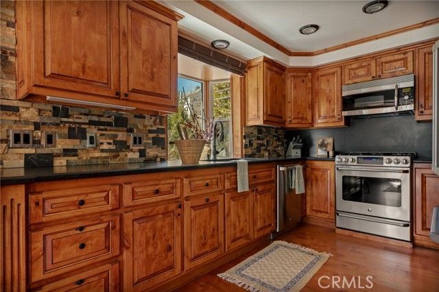 915 Trinity, Lake Arrowhead, CA 92352