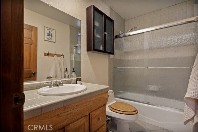 915 Trinity, Lake Arrowhead, CA 92352