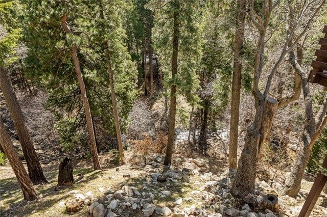 915 Trinity, Lake Arrowhead, CA 92352