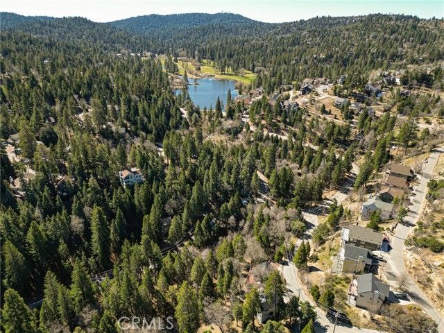 915 Trinity, Lake Arrowhead, CA 92352