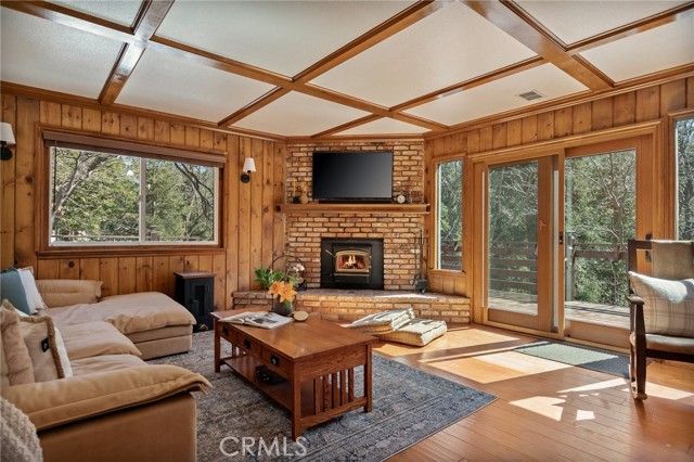 915 Trinity, Lake Arrowhead, CA 92352