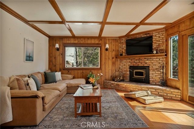 915 Trinity, Lake Arrowhead, CA 92352