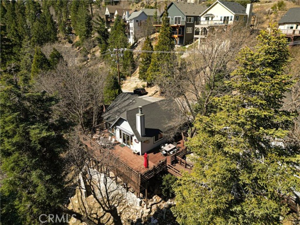 915 Trinity, Lake Arrowhead, CA 92352