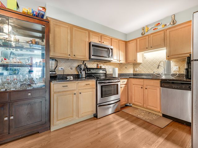 7921 W Grand Avenue 3C, Elmwood Park, IL 60707