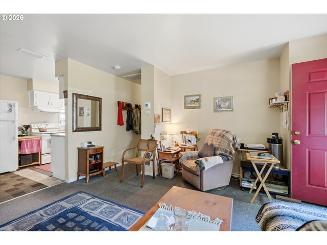 9421 Se GLENWOOD St, Portland, OR 97266