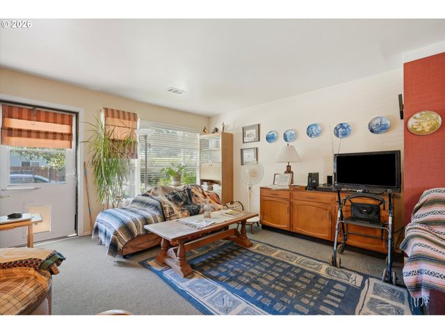 9421 Se GLENWOOD St, Portland, OR 97266
