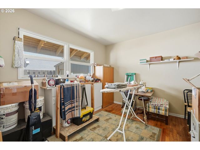 9421 Se GLENWOOD St, Portland, OR 97266