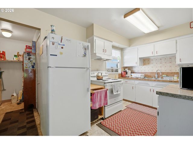 9421 Se GLENWOOD St, Portland, OR 97266