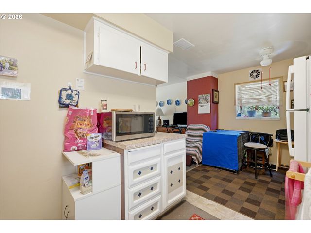9421 Se GLENWOOD St, Portland, OR 97266