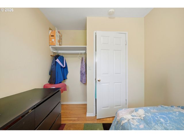 9421 Se GLENWOOD St, Portland, OR 97266