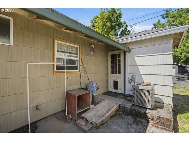 9421 Se GLENWOOD St, Portland, OR 97266