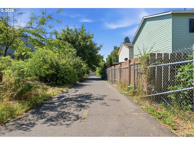 9421 Se GLENWOOD St, Portland, OR 97266